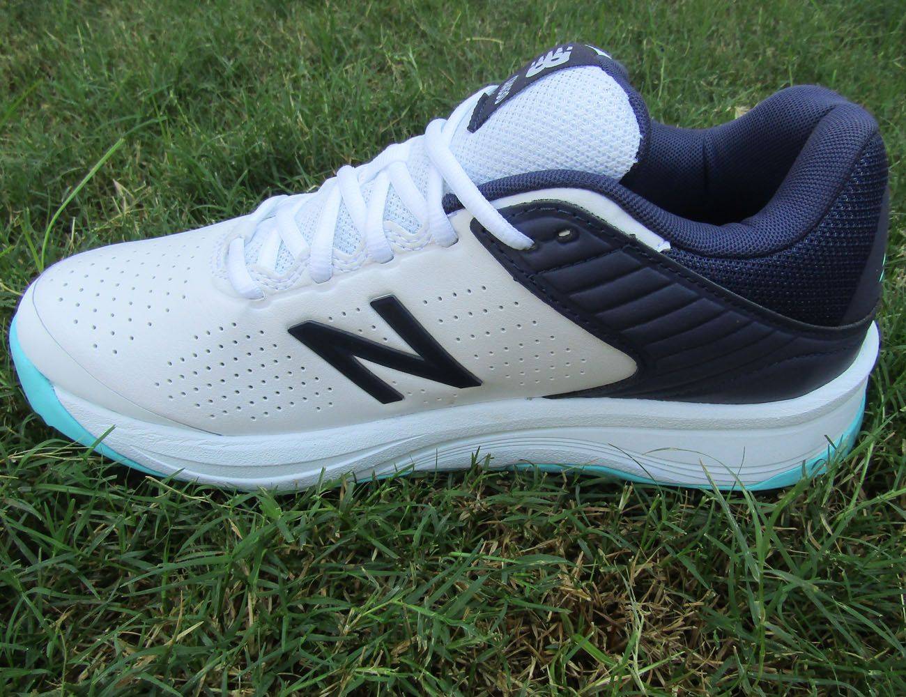NB_cricket_shoes_