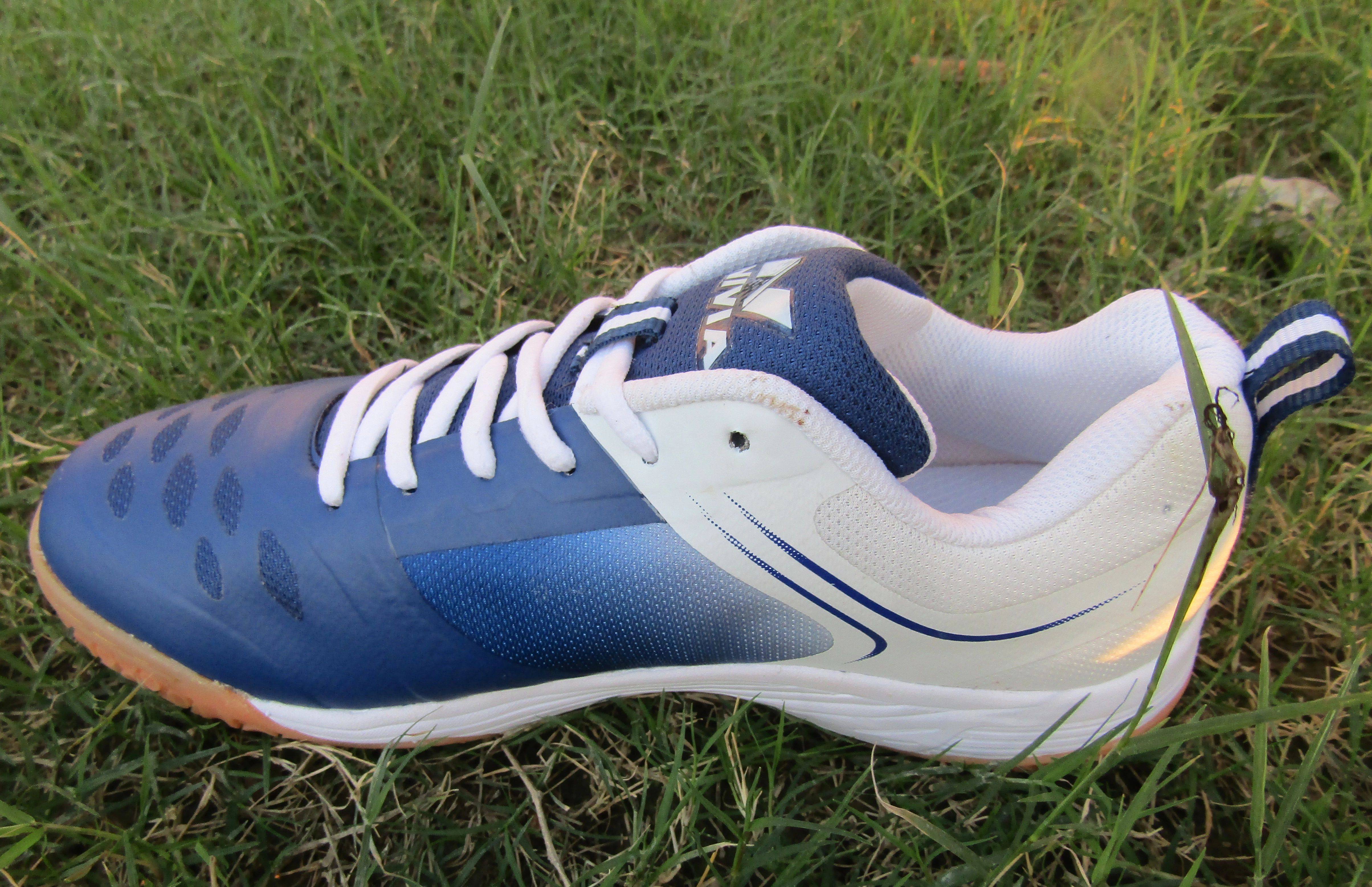 Nivia_hycourt_2.0_shoes_white_blue_