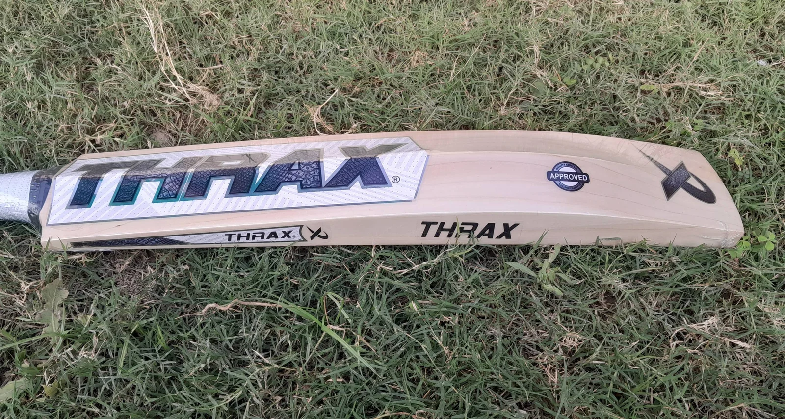 Thrax Black Edition Premium English Willow Cricket Bat Thrax Black Edition Premium English Willow Cricket Bat