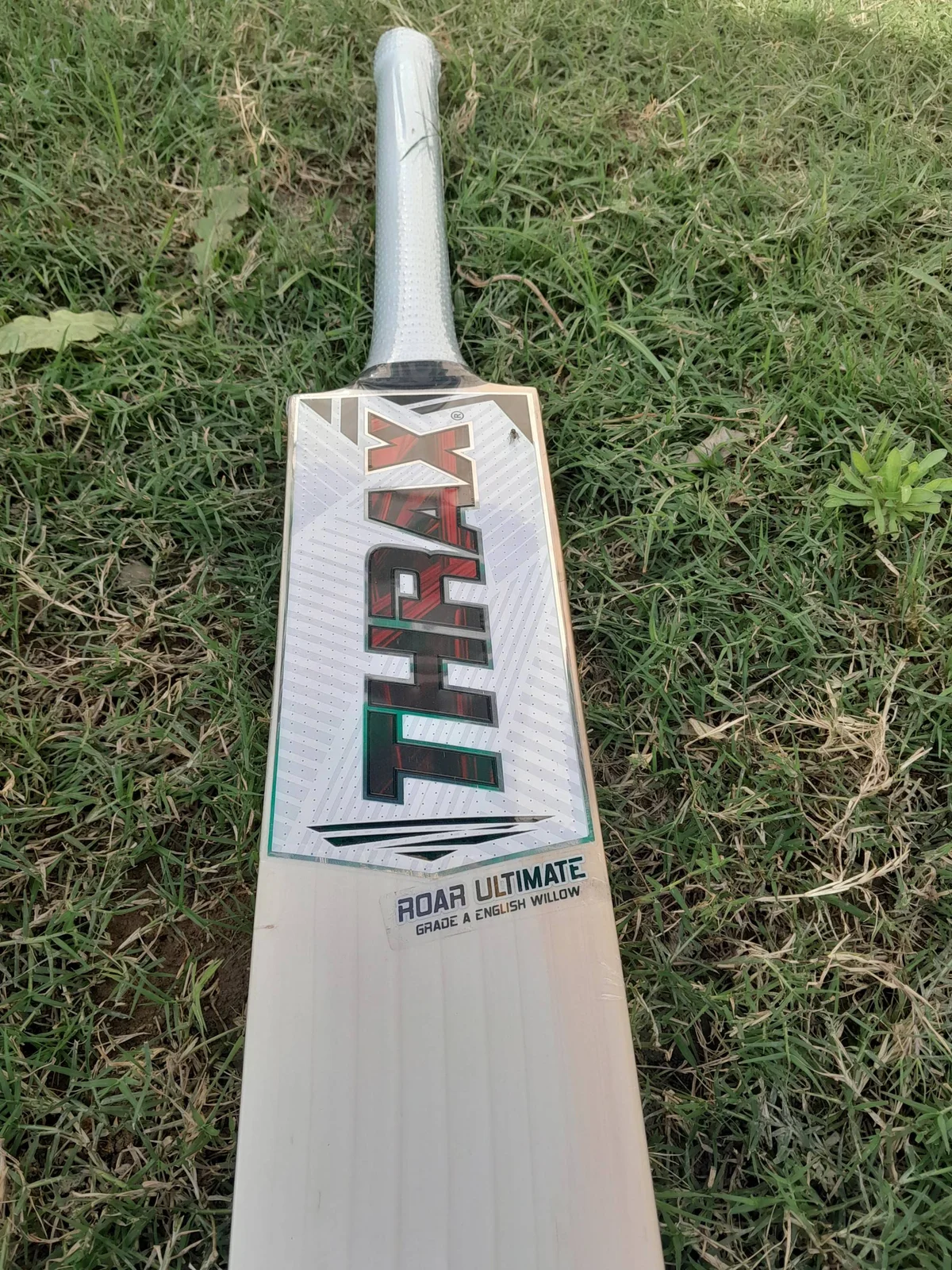 Thrax Roar Ultimate English Willow Cricket Bat Thrax Roar Ultimate English Willow Cricket Bat