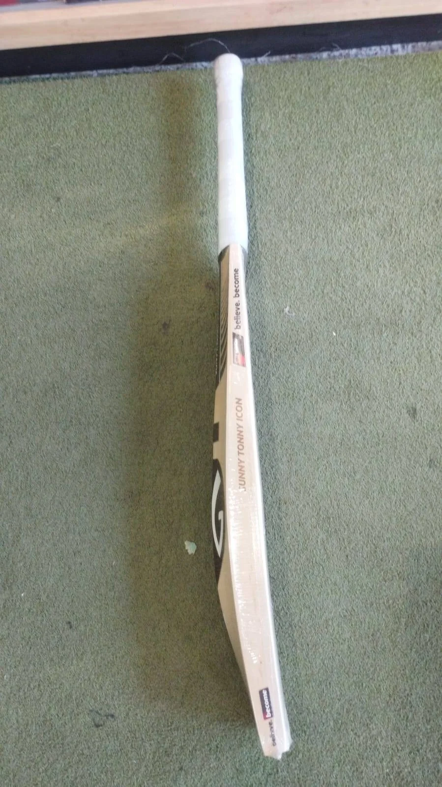 SG Sunny Tonny Icon English Willow Cricket Bat SG Sunny Tonny Icon English Willow Cricket Bat