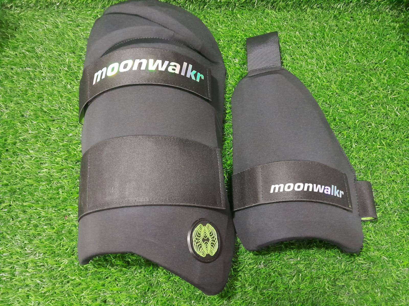 Moonwalkr 2.0 Cricket Thigh Guard Black Small