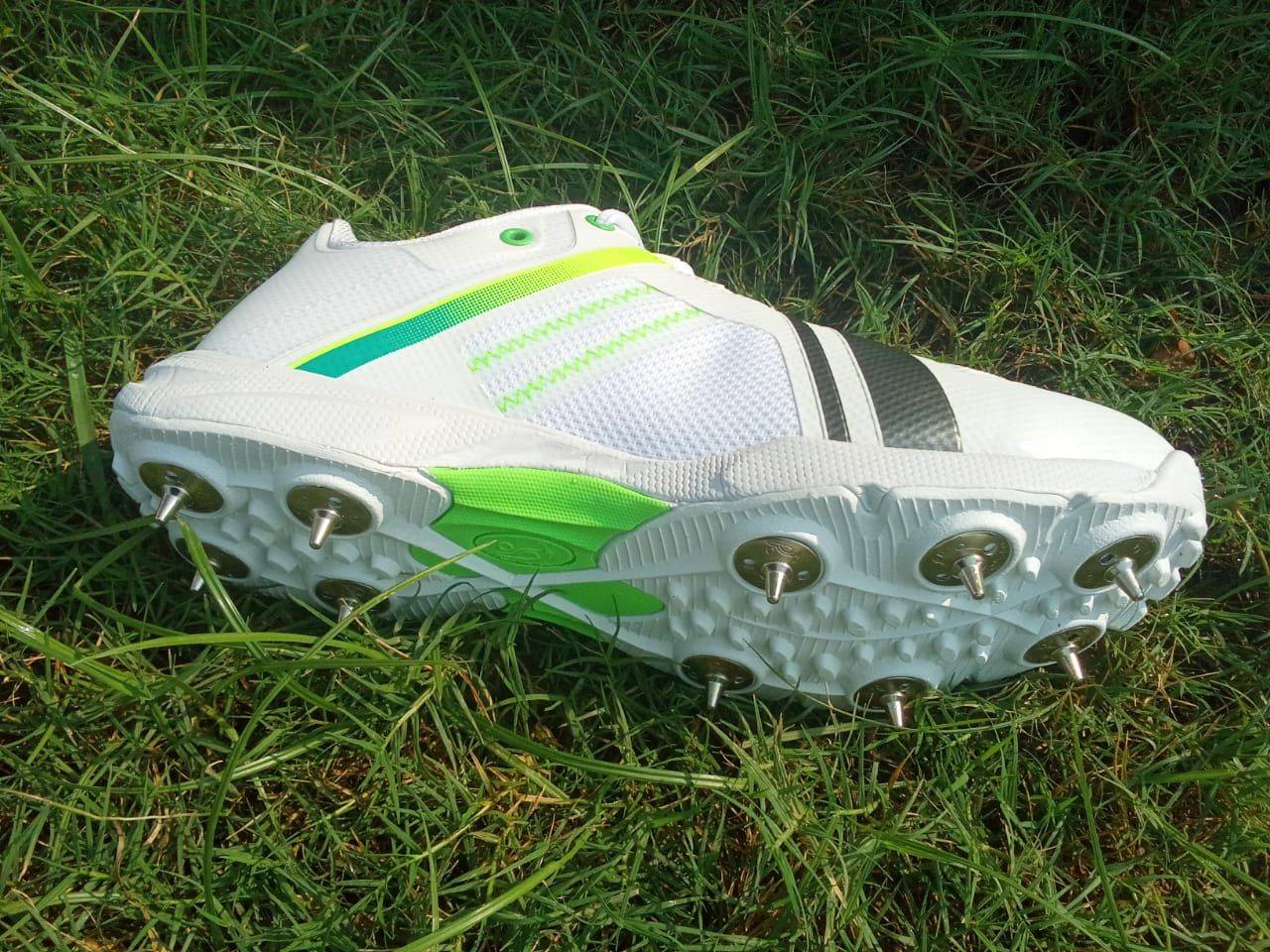 Kookaburra_pro_2.0_Spikes_shoes