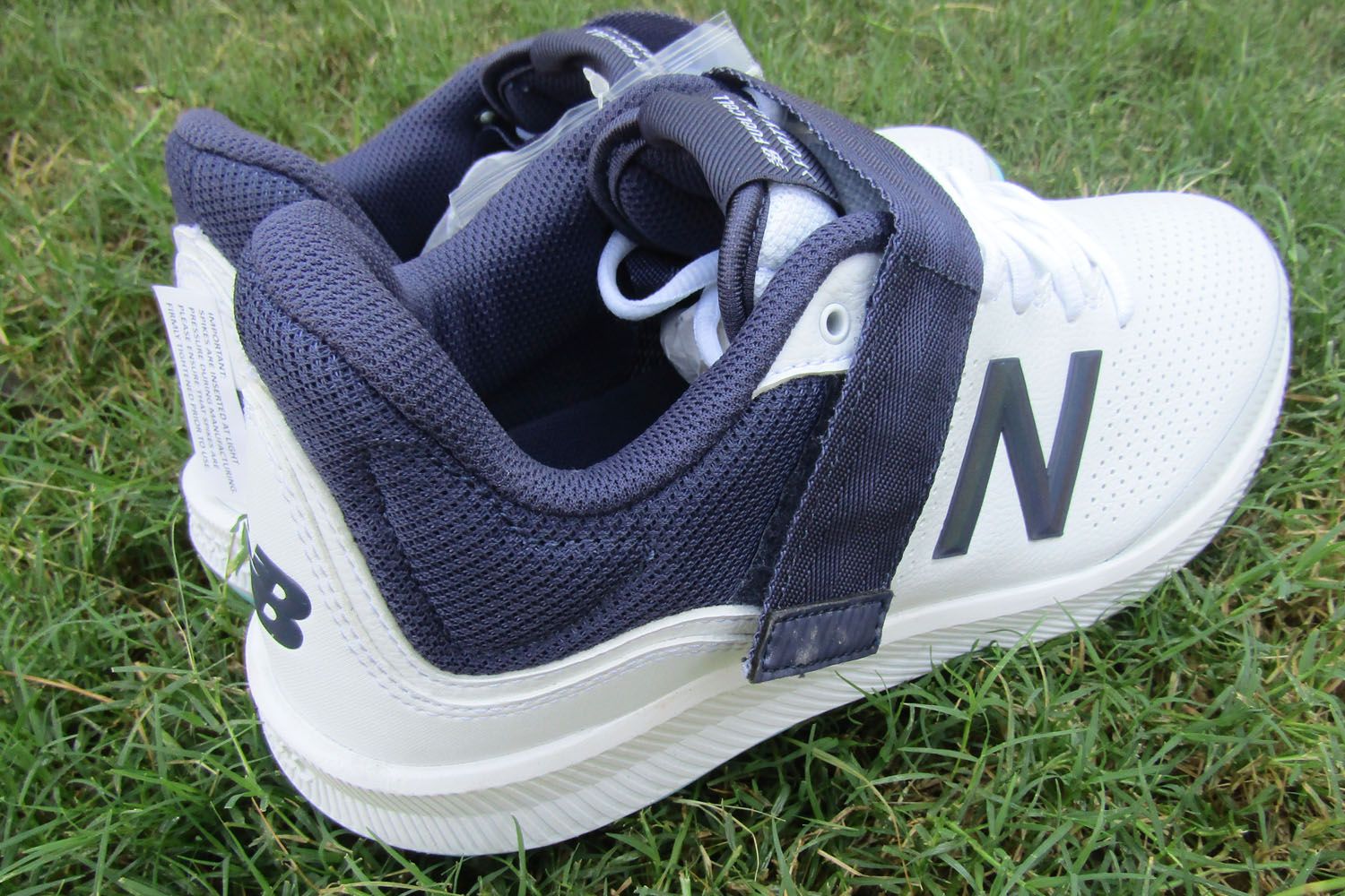 NB_cricket_shoes_