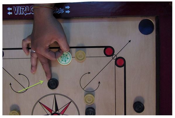 Player_Touch_The_Carrom_Piece