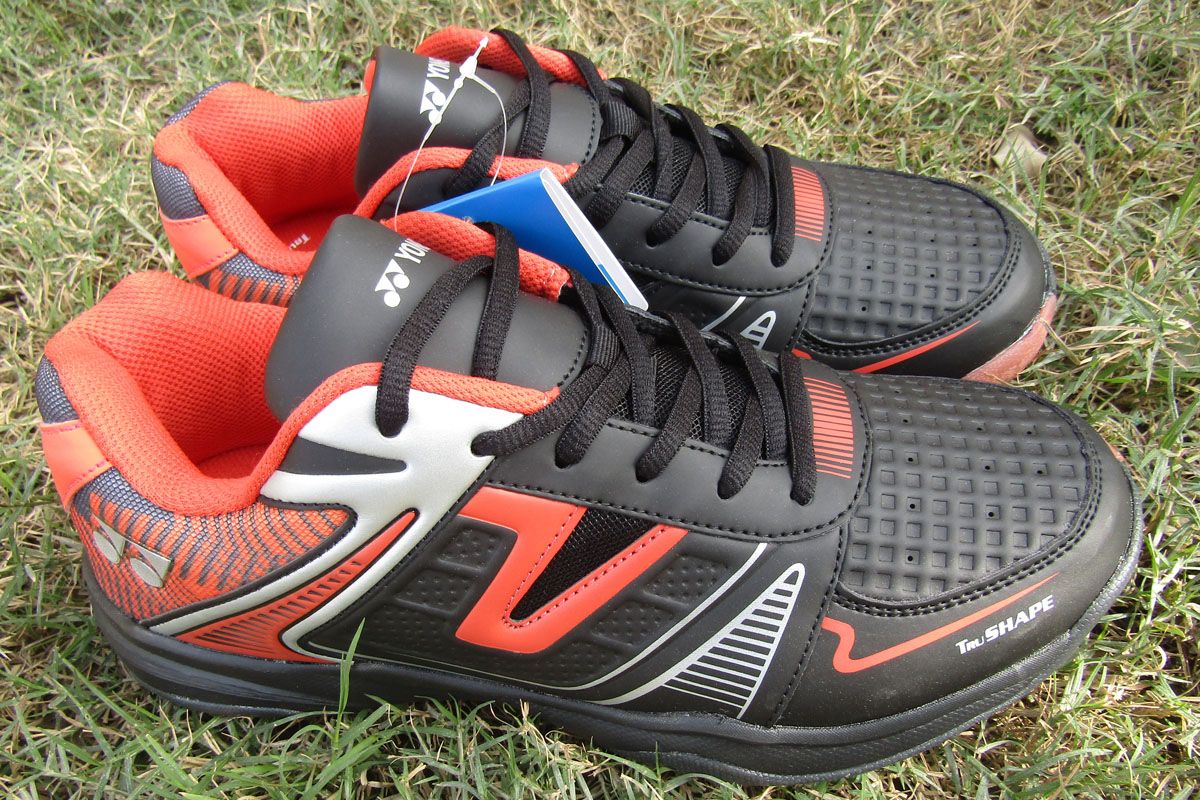 TOKYO 3 Badminton Shoes Black and Red
