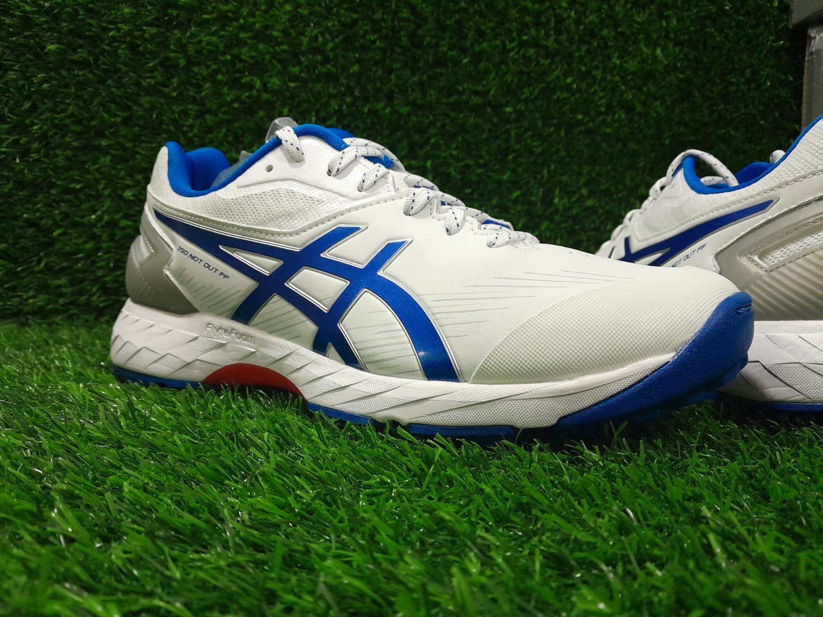 Asics 350 Not Out FF Leather Full Spike Cricket Shoes White Tuna Blue