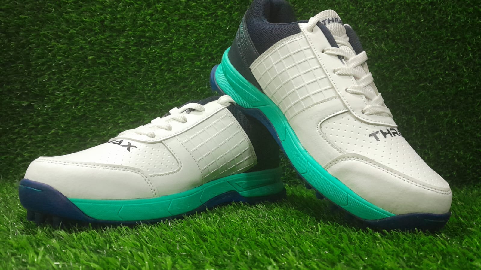 Thrax Hoop Cricket Rubber Stud Cricket Shoes White Blue Sea green
